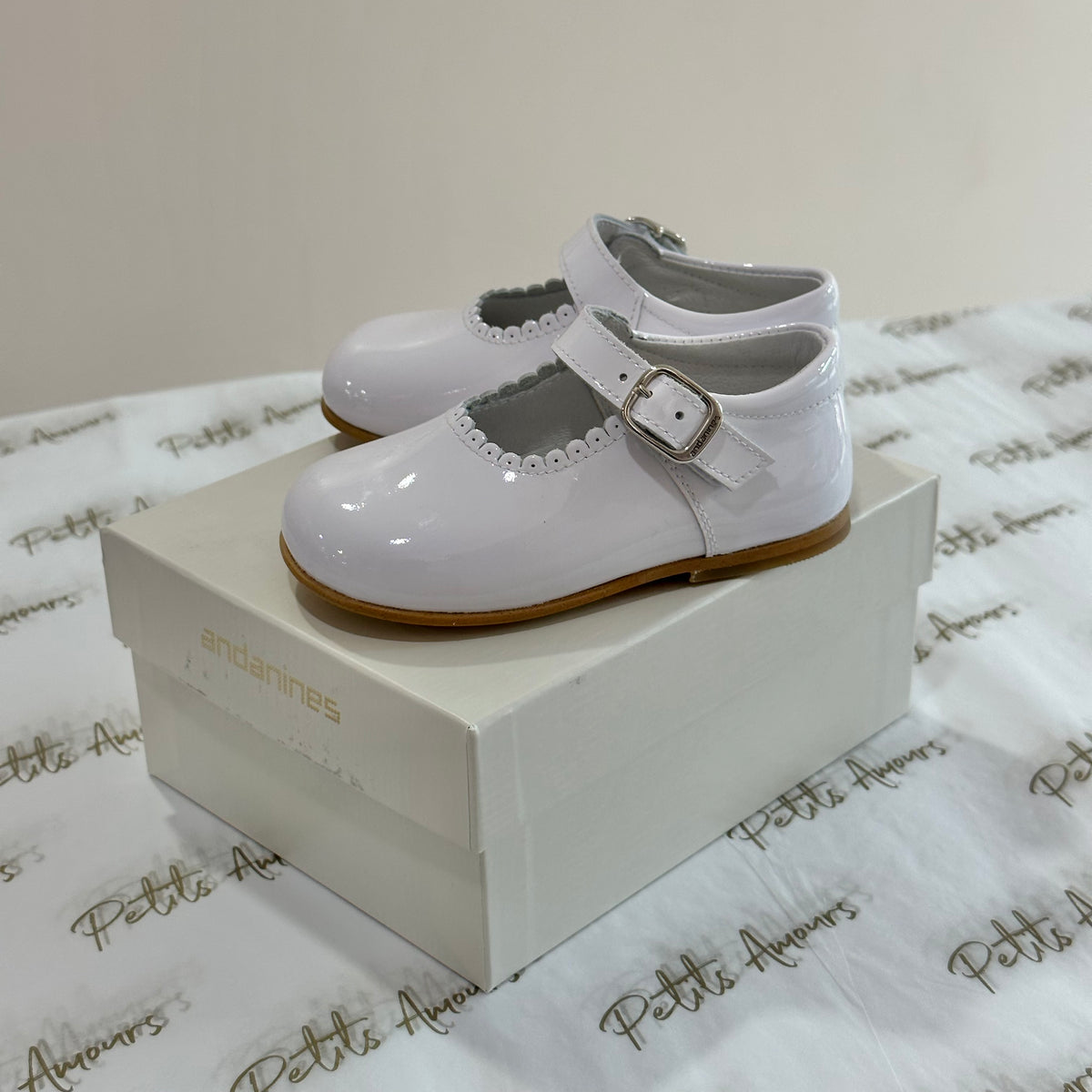 White patent hot sale girls shoes